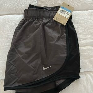 NIKE Women DriFit athletic shorts, size M, NWT